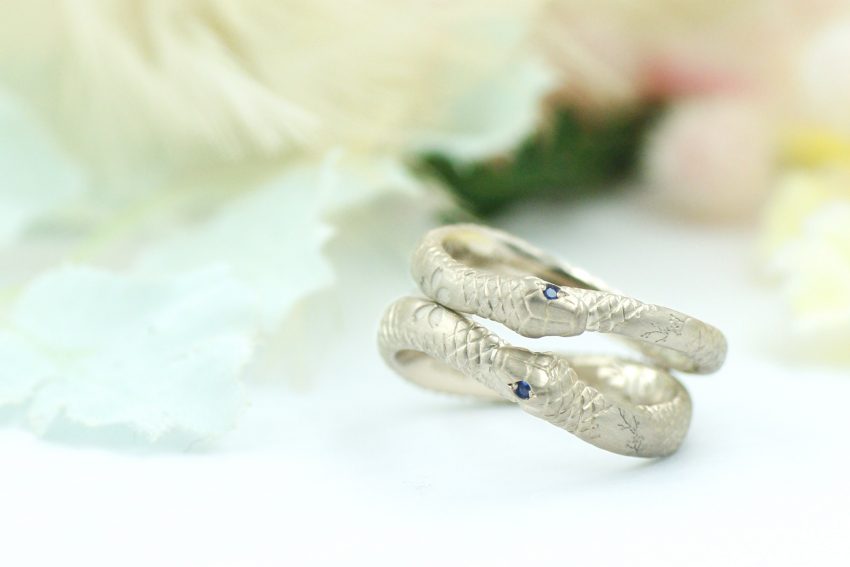 ウロボロスのヘビと桜モチーフの結婚指輪/kazariyaYui福島県郡山市
