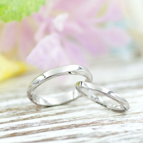 指を美しく見せるなめらかなラインの結婚指輪/kazariyaYui福島県郡山市