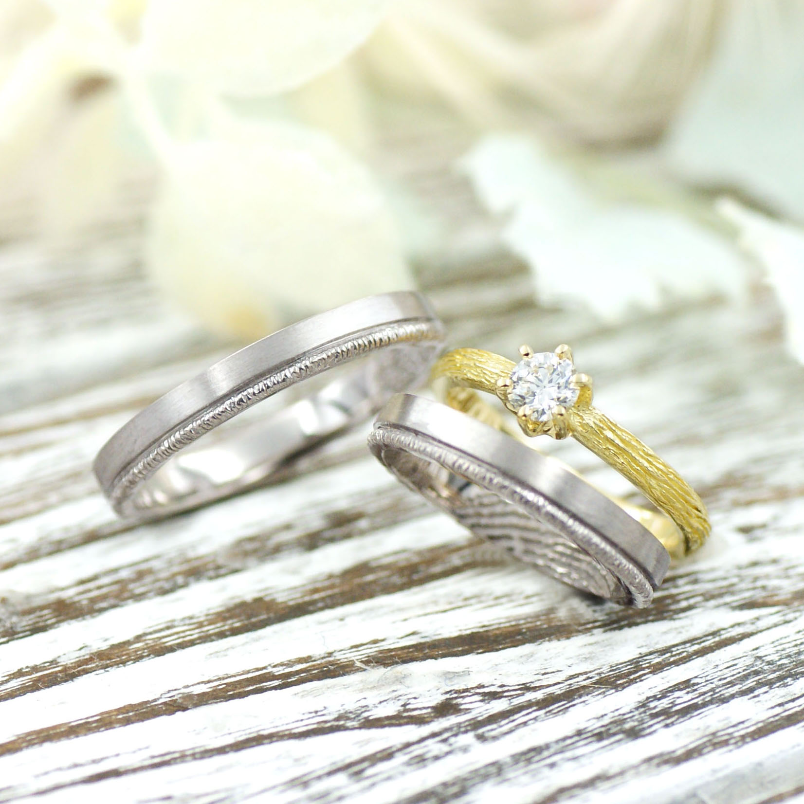 素材感を引き立てた婚約指輪と結婚指輪/kazariyaYui福島県郡山市