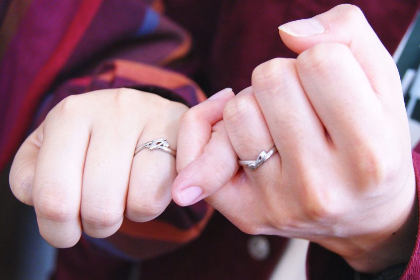 いわき市からお越しの高橋さんご夫妻の手のアップ/結婚指輪kazariyaYui福島県郡山市